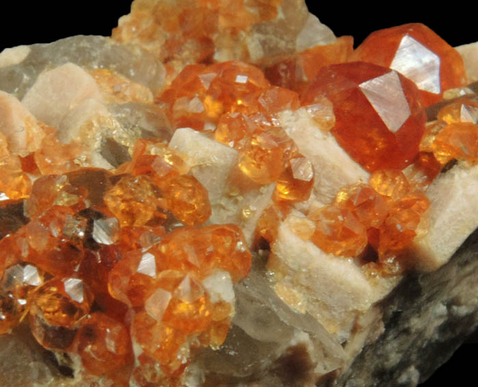 Spessartine Garnet on Microcline from Tongbei-Yunling District, Fujian Province, China