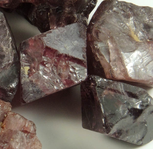 Spinel (gem rough) from Jegdalek, Sarobi, Afghanistan