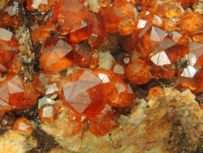 Spessartine Garnet on Microcline from Tongbei-Yunling District, Fujian Province, China