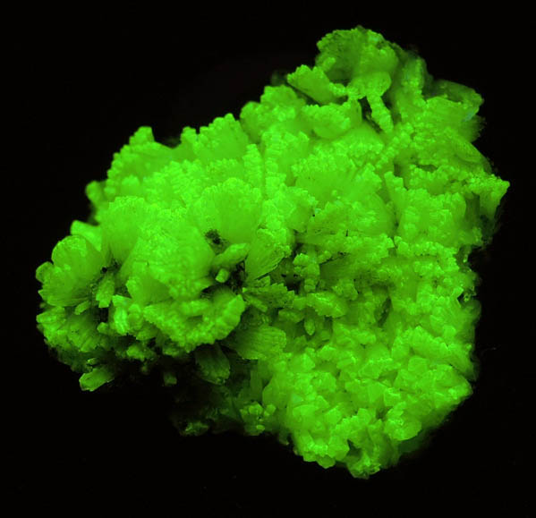 Photo below under shortwave ultraviolet illumination of Adamite from Mina Ojuela, Mapimi, Durango, Mexico Adamite from Mina Ojuela, Mapimi, Durango, Mexico