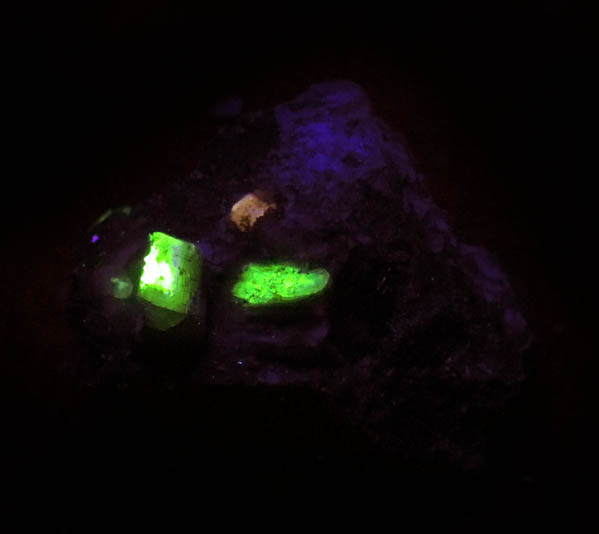 Fluorapatite on Albite with Hyalite Opal from pegmatite prospect near Weymouth Pond, Oxford County, Maine