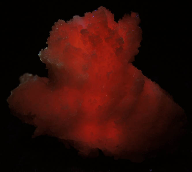 Photo below under longwave ultraviolet illumination of Aragonite from N'Chwaning Mine, Kalahari Manganese Field, Northern Cape Province, South Africa Aragonite from N'Chwaning Mine, Kalahari Manganese Field, Northern Cape Province, South Africa