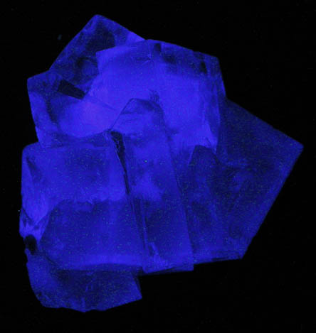 Photo below under shortwave ultraviolet illumination of Fluorite (color-zoned interpenetrant-twinned crystals) from Weardale, County Durham, England Fluorite (color-zoned interpenetrant-twinned crystals) from Weardale, County Durham, England