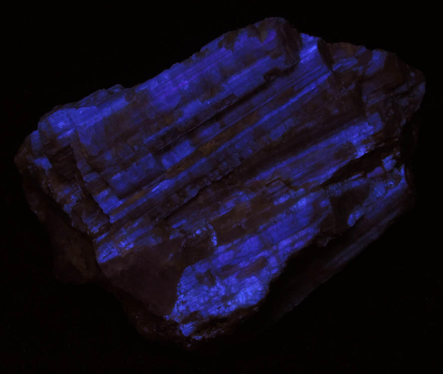 Photo below under shortwave ultraviolet illumination of Elbaite var. Rubellite Tourmaline in Quartz from Minas Gerais, Brazil Elbaite var. Rubellite Tourmaline in Quartz from Minas Gerais, Brazil
