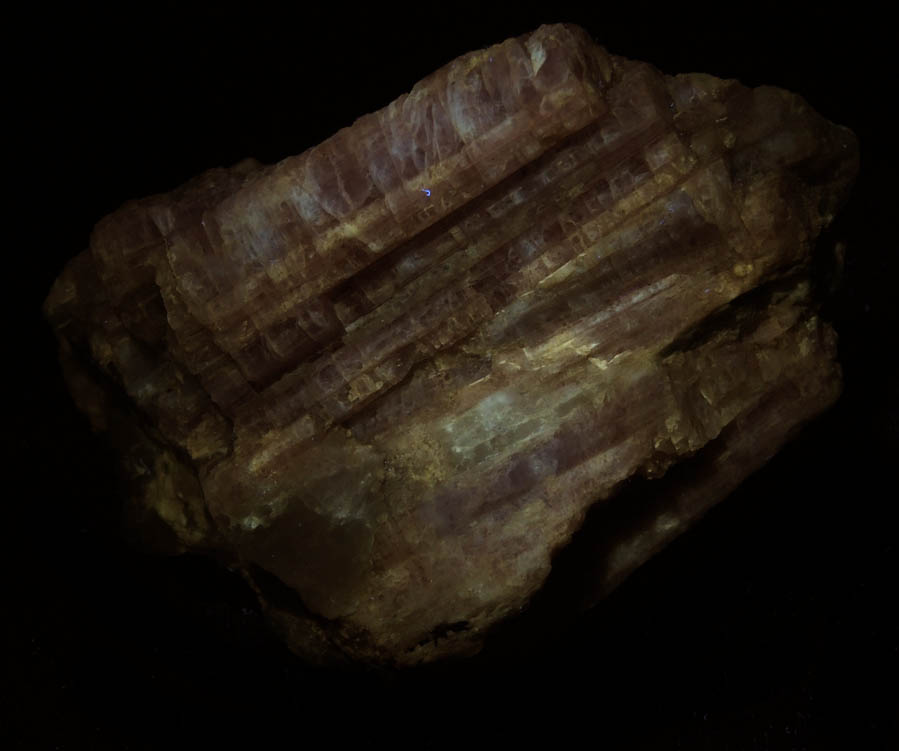 Photo below under longwave ultraviolet illumination of Elbaite var. Rubellite Tourmaline in Quartz from Minas Gerais, Brazil Elbaite var. Rubellite Tourmaline in Quartz from Minas Gerais, Brazil