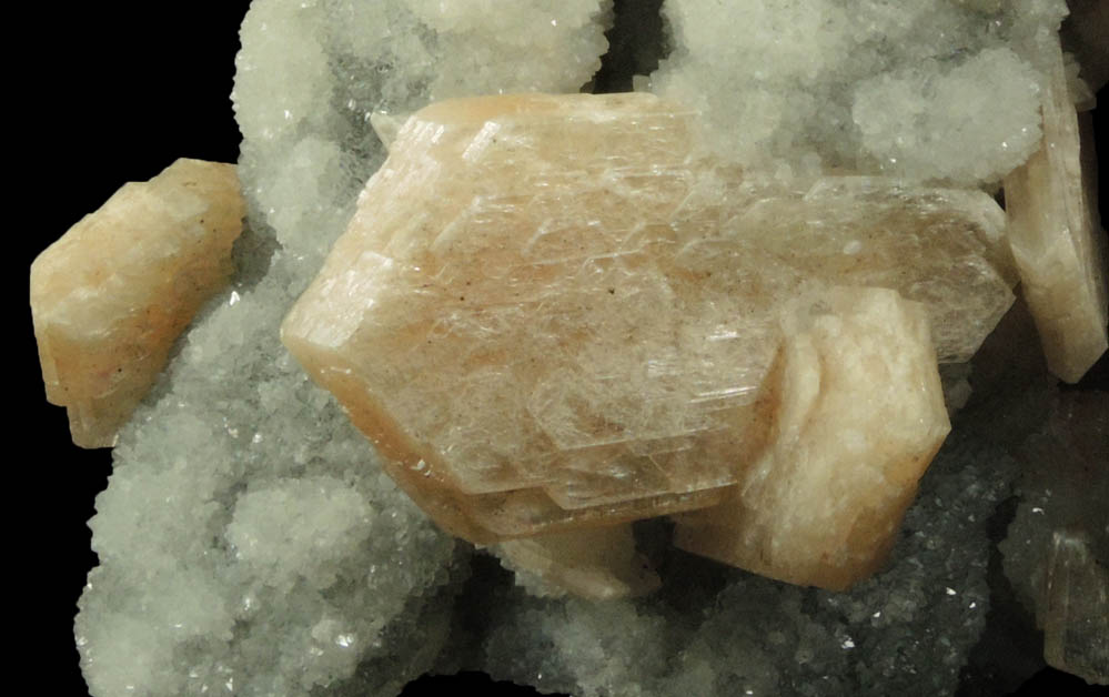 Stilbite on stalactitic Quartz from Mumbai District, Maharashtra, India