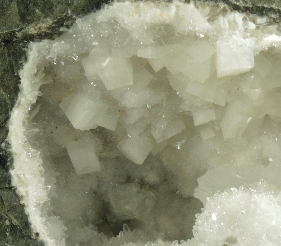 Chabazite, Epistilbite, Calcite from Mumbai District, Maharashtra, India