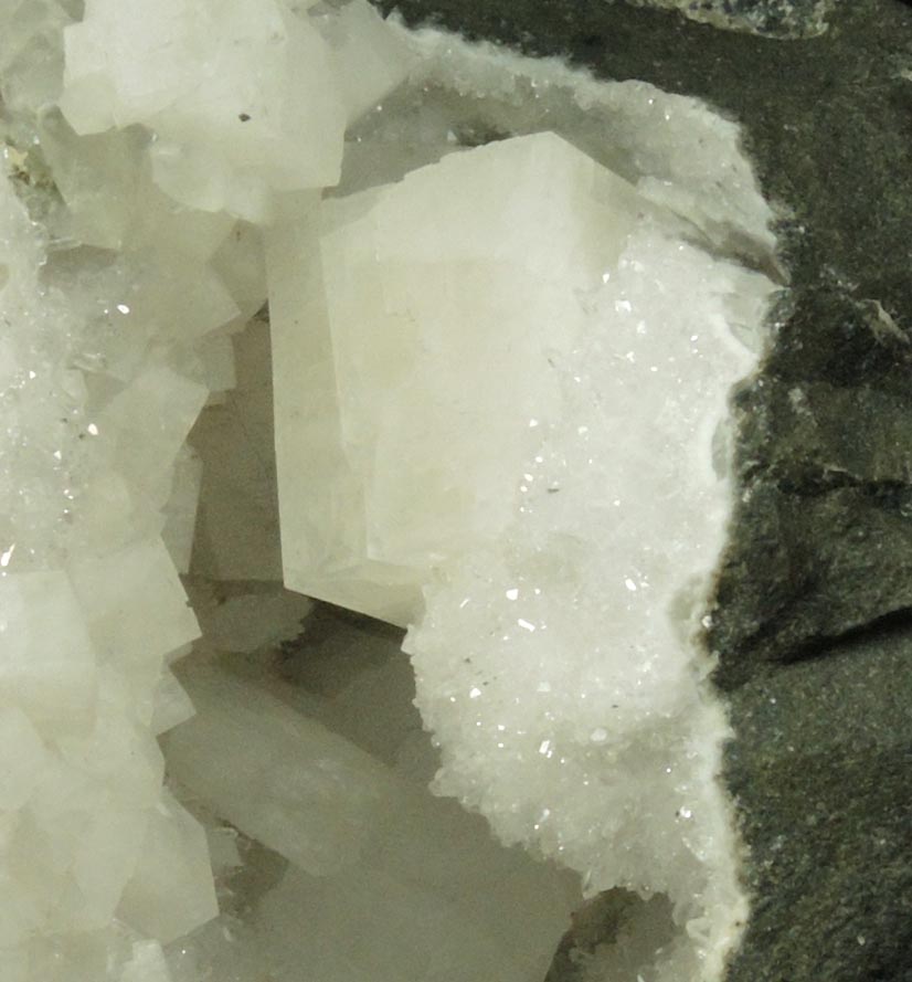 Chabazite, Epistilbite, Calcite from Mumbai District, Maharashtra, India