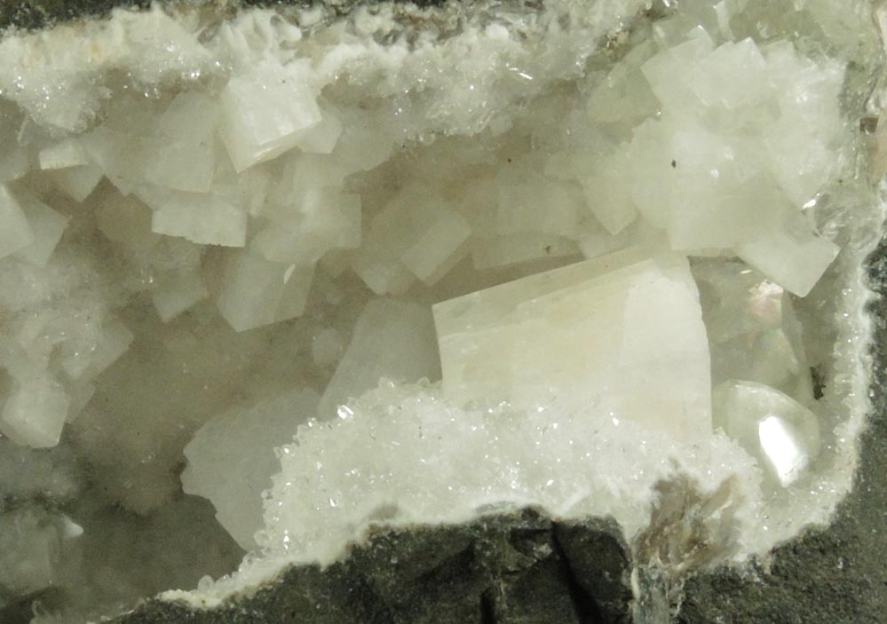 Chabazite, Epistilbite, Calcite from Mumbai District, Maharashtra, India