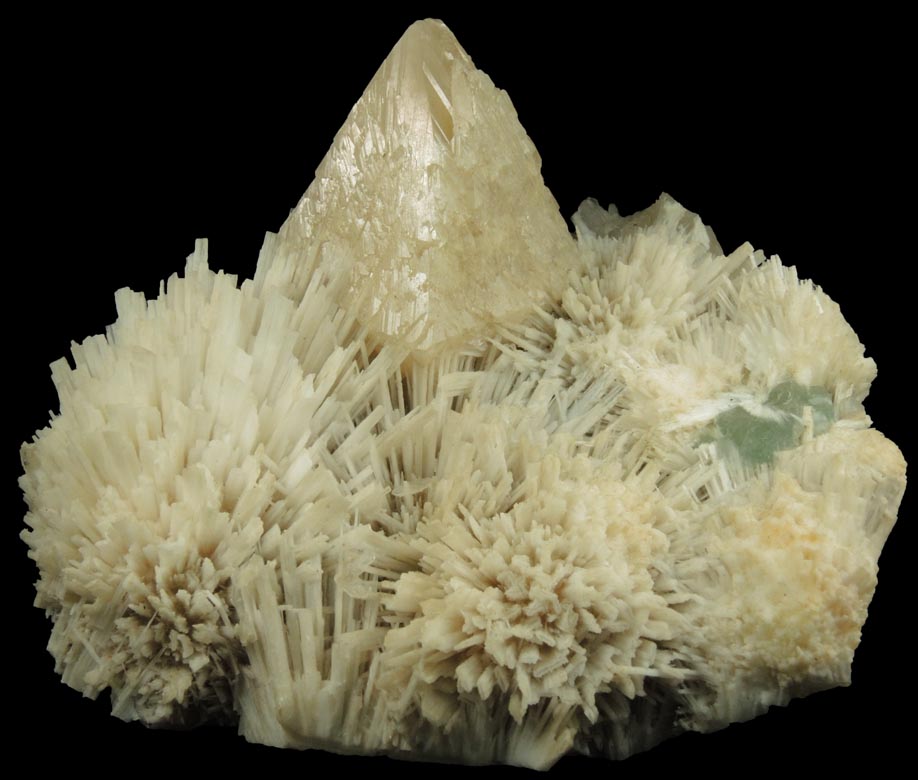 Powellite on Scolecite from Nashik District, Maharashtra, India