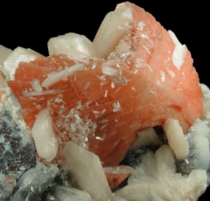 Heulandite and Stilbite over Quartz from Jalgaon, Maharashtra, India