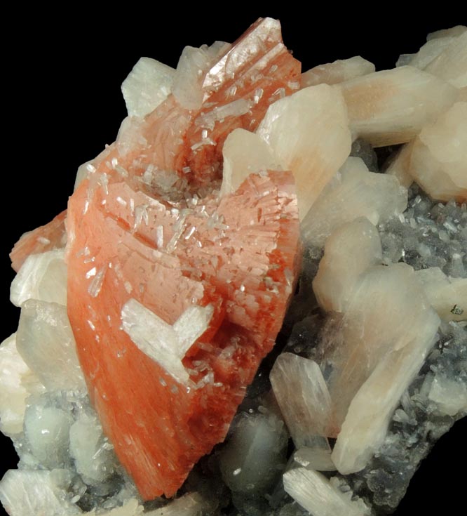 Heulandite and Stilbite over Quartz from Jalgaon, Maharashtra, India