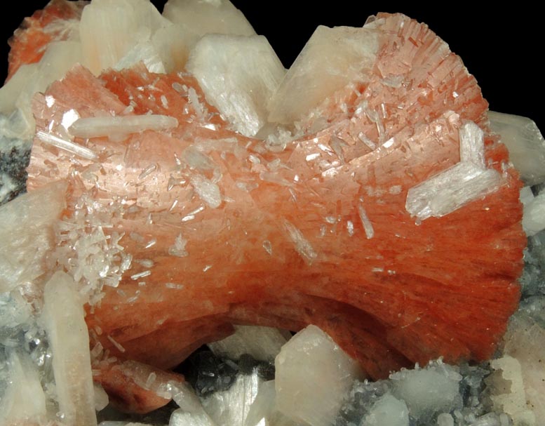 Heulandite and Stilbite over Quartz from Jalgaon, Maharashtra, India