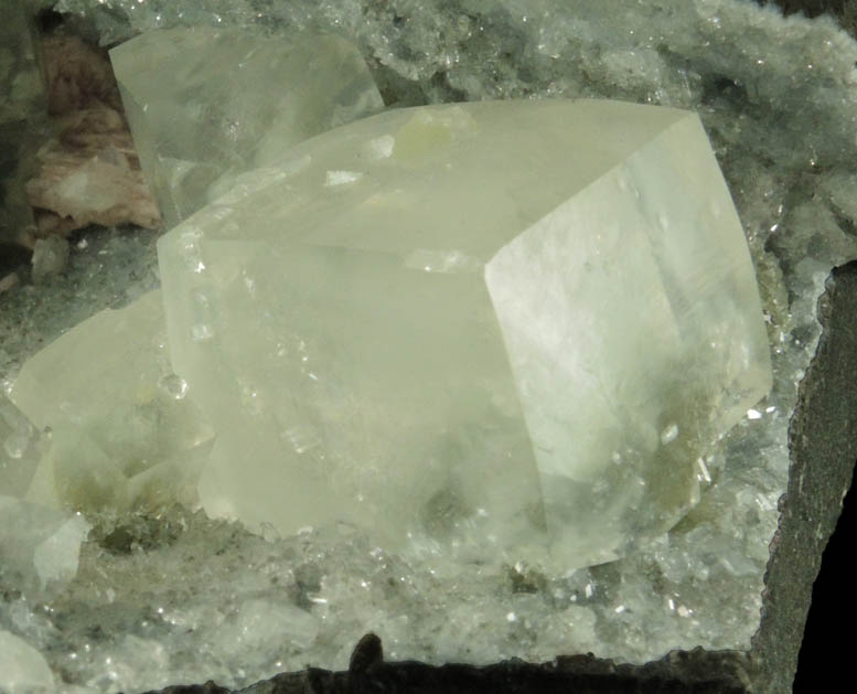 Calcite with Heulandite on Quartz from Mumbai District, Maharashtra, India
