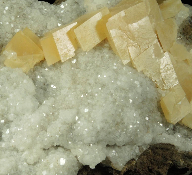 Calcite on Analcime from Gopher Valley Quarry, 16 km southwest of McMinnville, Yamhill County, Oregon