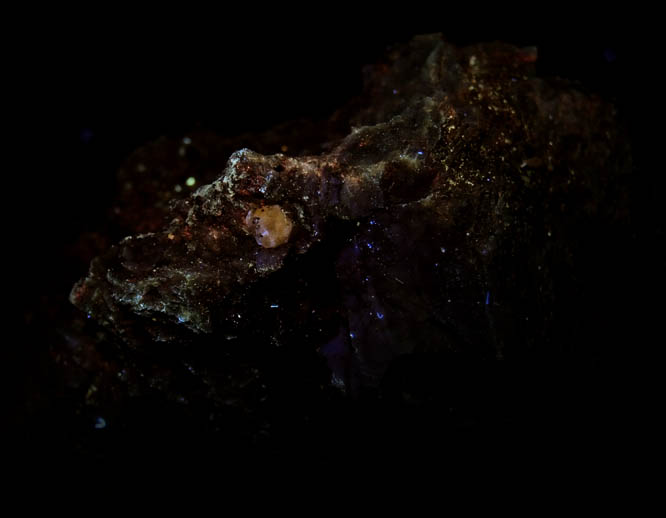 Quartz and Albite with Fluorapatite from pegmatite prospect near Weymouth Pond, Oxford County, Maine