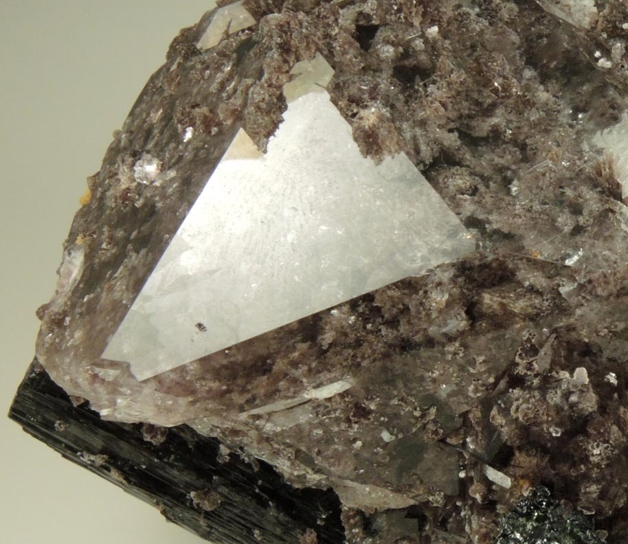 Elbaite Tourmaline on Albite and Quartz with Lepidolite inclusions from Galiléia, Minas Gerais, Brazil