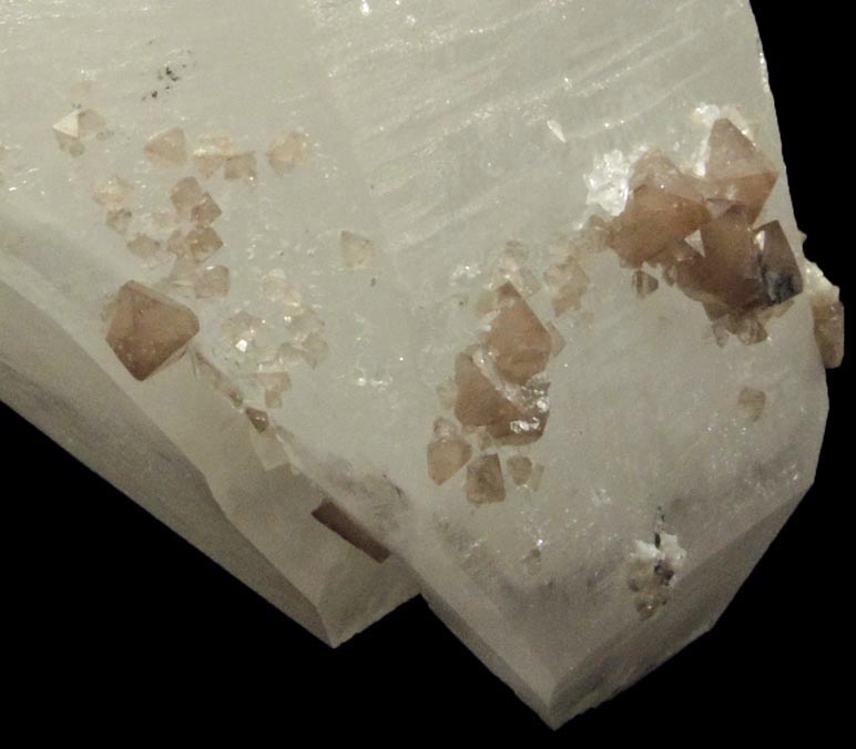 Scheelite on doubly-terminated Quartz from Yaogangxian Mine, 32 km southeast of Chenzhou, Hunan, China