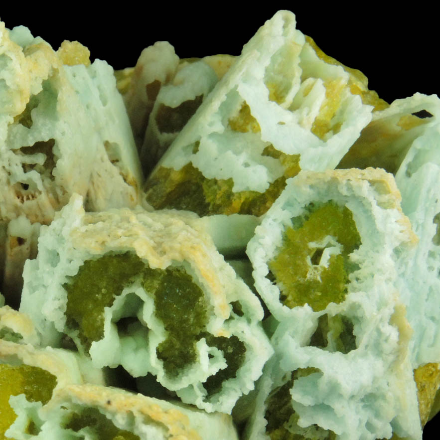 Pyromorphite with Plumbogummite overgrowth from Laohu Hill, Guilin, Guangxi, China