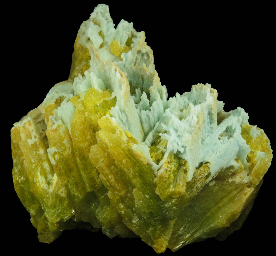 Pyromorphite with Plumbogummite overgrowth from Laohu Hill, Guilin, Guangxi, China