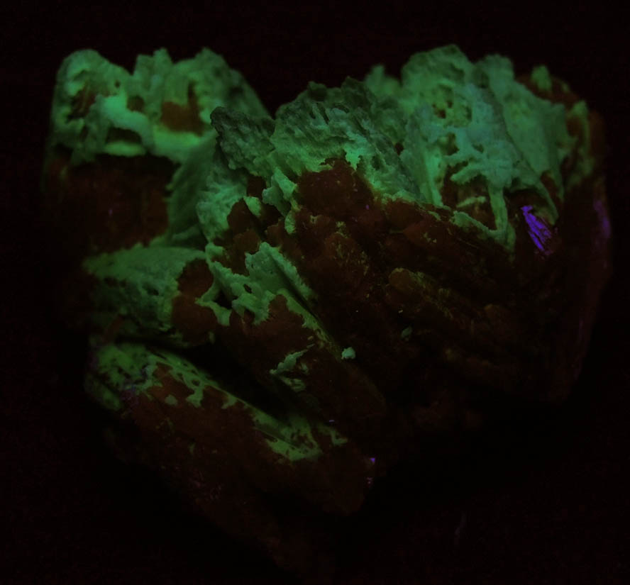 Pyromorphite with Plumbogummite overgrowth from Laohu Hill, Guilin, Guangxi, China