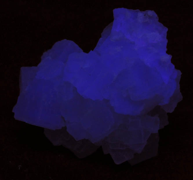 Photo below under shortwave ultraviolet illumination of Fluorite from Hardy Mine, Oatman District, Mohave County, Arizona Fluorite from Hardy Mine, Oatman District, Mohave County, Arizona