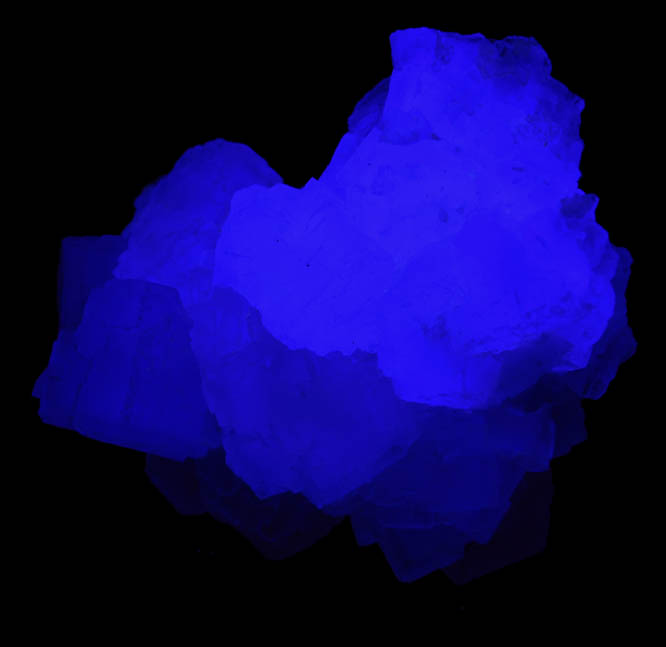 Photo below under longwave ultraviolet illumination of Fluorite from Hardy Mine, Oatman District, Mohave County, Arizona Fluorite from Hardy Mine, Oatman District, Mohave County, Arizona