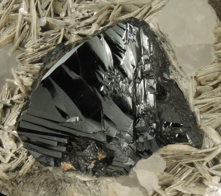 Cassiterite on Muscovite with Beryl from Xuebaoding Mountain near Pingwu, Sichuan Province, China