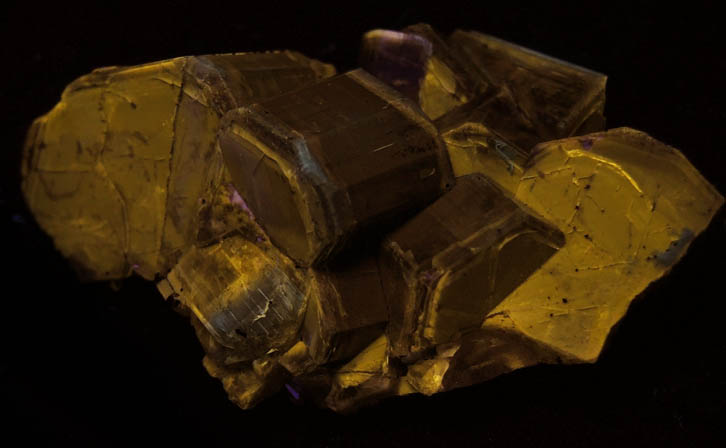Photo below under shortwave ultraviolet illumination of Fluorapatite from Panasqueira Mine, Barroca Grande, 21 km. west of Fundao, Castelo Branco, Portugal Fluorapatite from Panasqueira Mine, Barroca Grande, 21 km. west of Fundao, Castelo Branco, Portugal