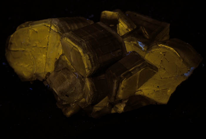 Photo below under longwave ultraviolet illumination of Fluorapatite from Panasqueira Mine, Barroca Grande, 21 km. west of Fundao, Castelo Branco, Portugal Fluorapatite from Panasqueira Mine, Barroca Grande, 21 km. west of Fundao, Castelo Branco, Portugal