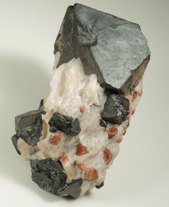 Franklinite and Willemite in Calcite from Franklin District, Sussex County, New Jersey (Type Locality for Franklinite)