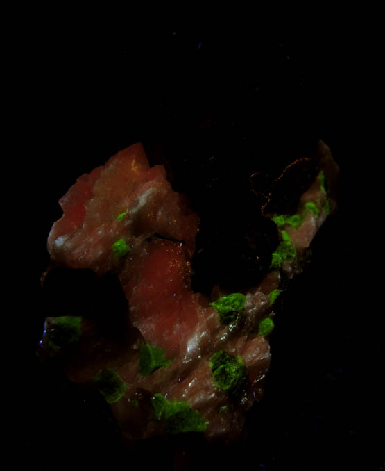 Franklinite and Willemite in Calcite from Franklin District, Sussex County, New Jersey (Type Locality for Franklinite)