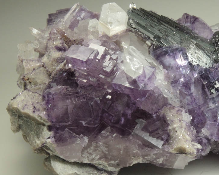 Ferberite and Fluorite on Quartz from Yaogangxian Mine, Nanling Mountains, Hunan, China