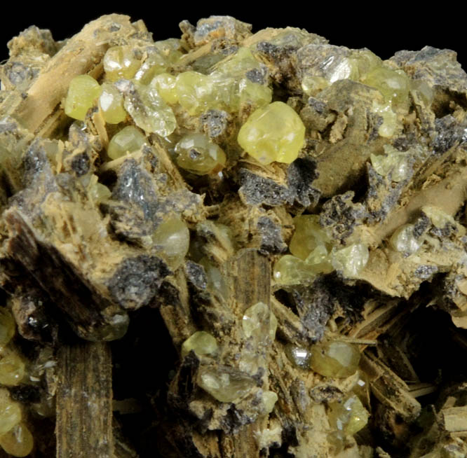 Sulfur and Valentinite on Stibiconite over Stibnite from Xikuangshan, 12 km northeast of Lengshuijiang, Hunan, China