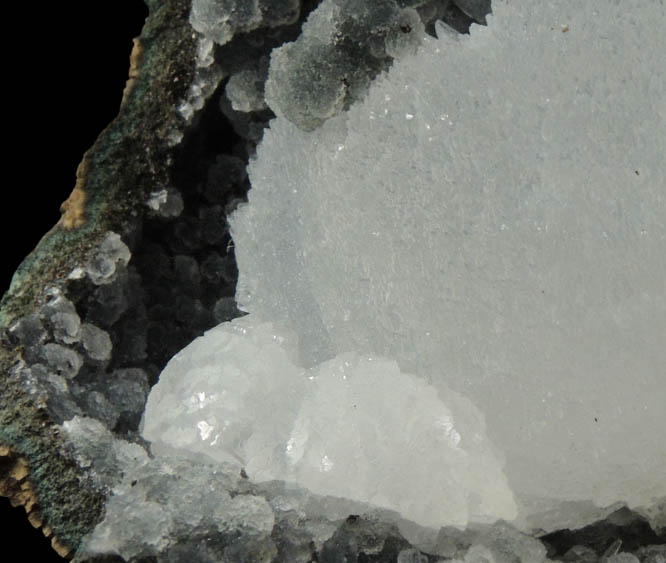 Epistilbite and Stellerite on Quartz var. Chalcedony from Jalgaon, Maharashtra, India