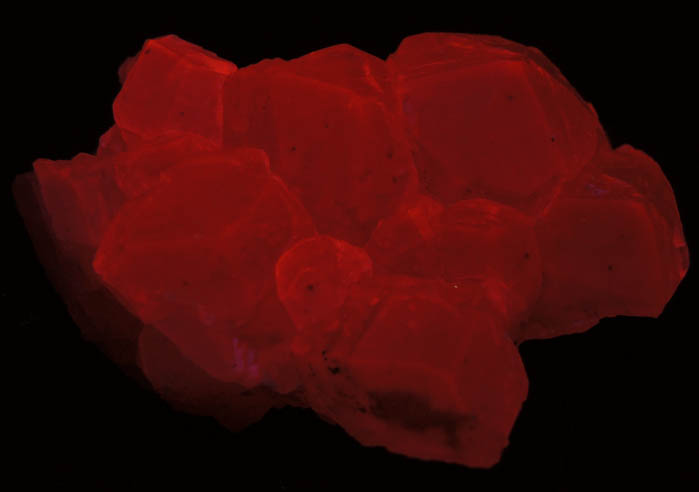 Photo below under shortwave ultraviolet illumination of Calcite from Príbram, Central Bohemia, Czech Republic Calcite from Príbram, Central Bohemia, Czech Republic