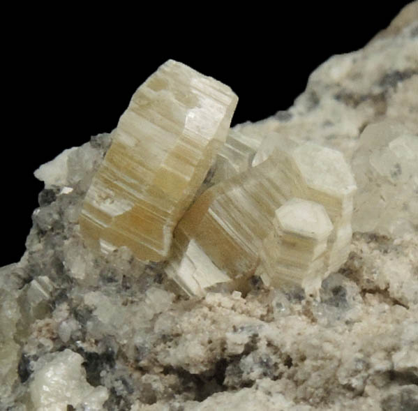 Weloganite and Calcite from Francon Quarry, Montreal, Qubec, Canada (Type Locality for Weloganite)