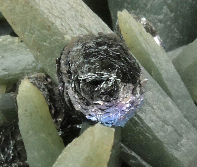 Hematite on Quartz with Hedenbergite-Actinolite-Crossite inclusions from Mega Xhorio, Seriphos Island, Greece