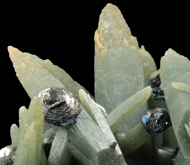 Hematite on Quartz with Hedenbergite-Actinolite-Crossite inclusions from Mega Xhorio, Seriphos Island, Greece