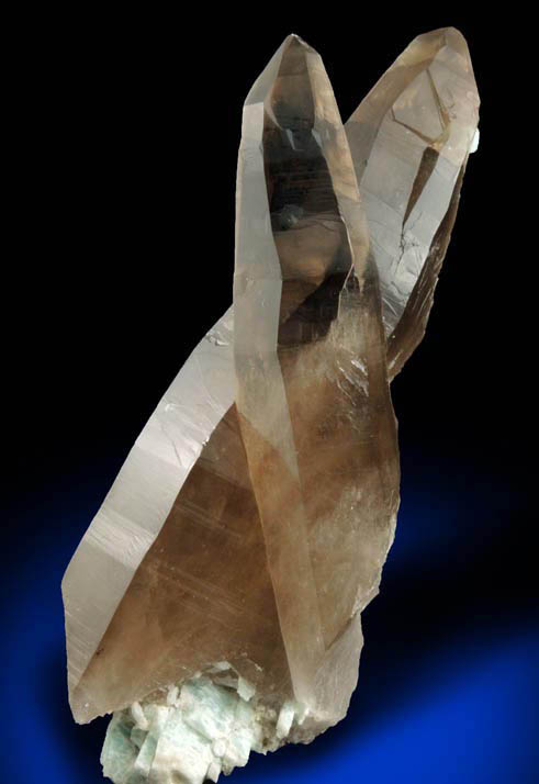 Quartz var. Smoky Quartz (Dauphin twin) from Echo Chamber Pocket, Dreamtime Claim, Crystal Peak area, 6.5 km northeast of Lake George, Teller County, Colorado