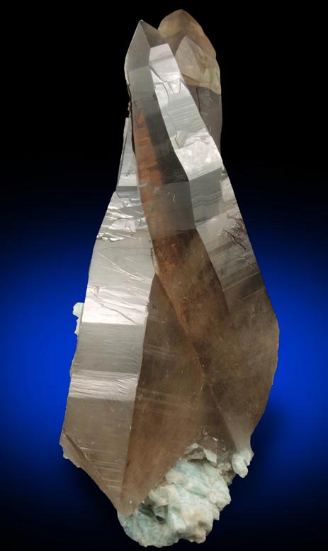 Quartz var. Smoky Quartz (Dauphin twin) from Echo Chamber Pocket, Dreamtime Claim, Crystal Peak area, 6.5 km northeast of Lake George, Teller County, Colorado