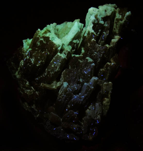 Pyromorphite with Plumbogummite from Laohu Hill, Guilin, Guangxi, China