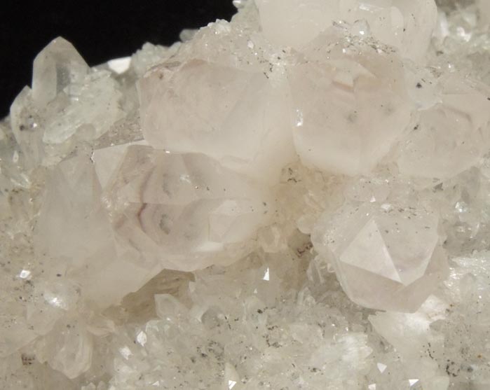 Quartz with internal phantom-growth zoning over Calcite from Mina San Antonio, Santa Eulalia District, Aquiles Serdn, Chihuahua, Mexico