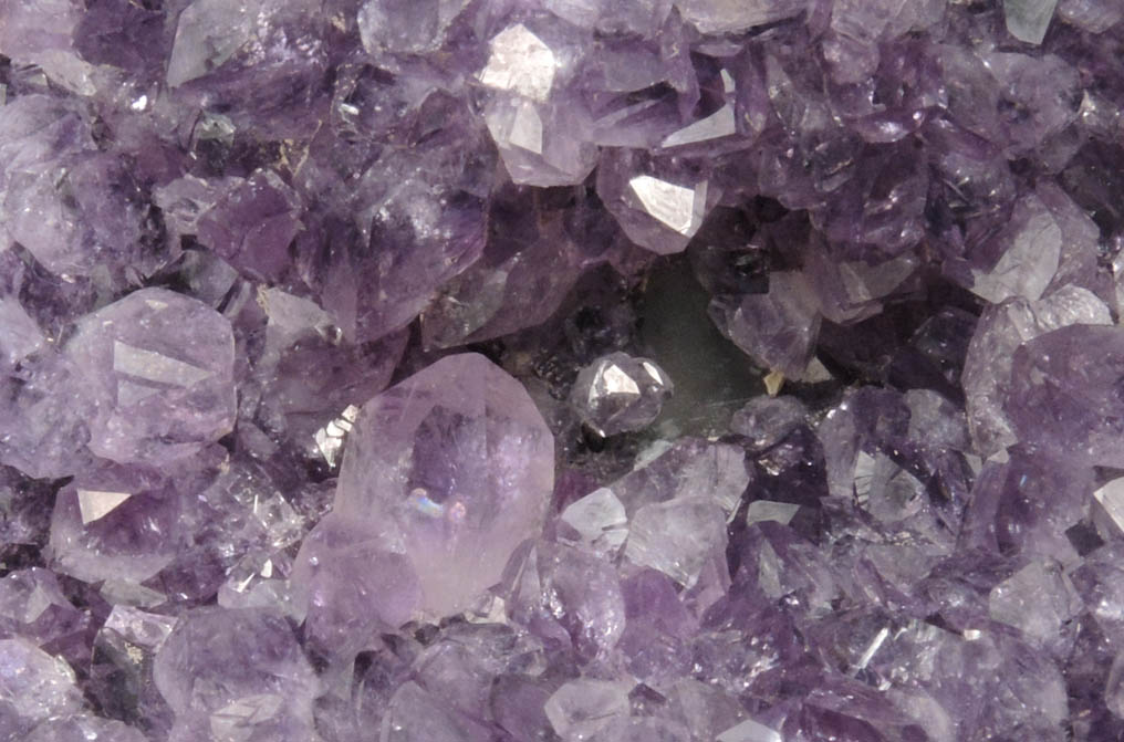 Quartz var. Amethyst Quartz from Catalan Agate-Amethyst District, Southern Paran Basalt Basin, Artigas, Uruguay