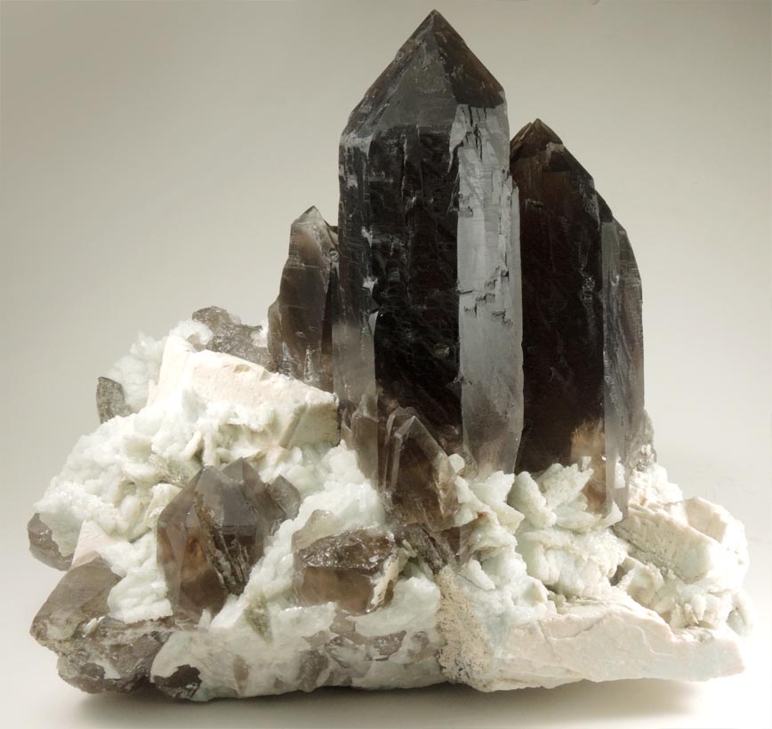 Quartz var. Smoky Quartz (Dauphin Law Twins) on Microcline and Albite from Moat Mountain, west of North Conway, Carroll County, New Hampshire