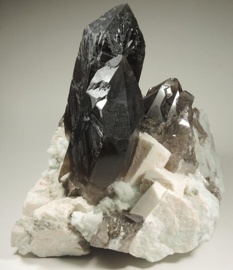 Quartz var. Smoky Quartz (Dauphin Law Twins) on Microcline and Albite from Moat Mountain, west of North Conway, Carroll County, New Hampshire
