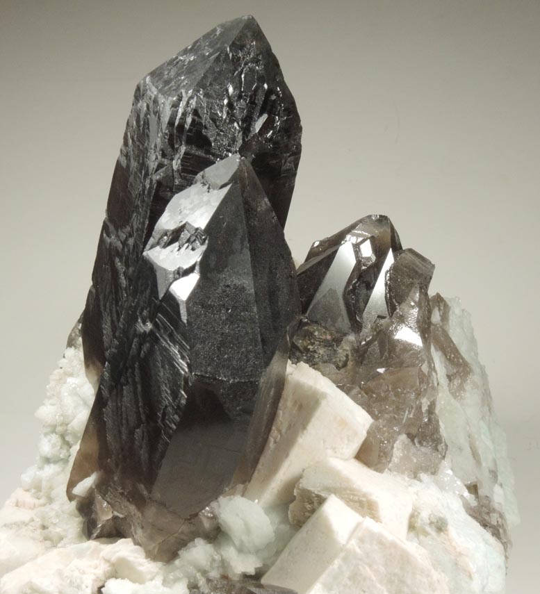 Quartz var. Smoky Quartz (Dauphin Law Twins) on Microcline and Albite from Moat Mountain, west of North Conway, Carroll County, New Hampshire