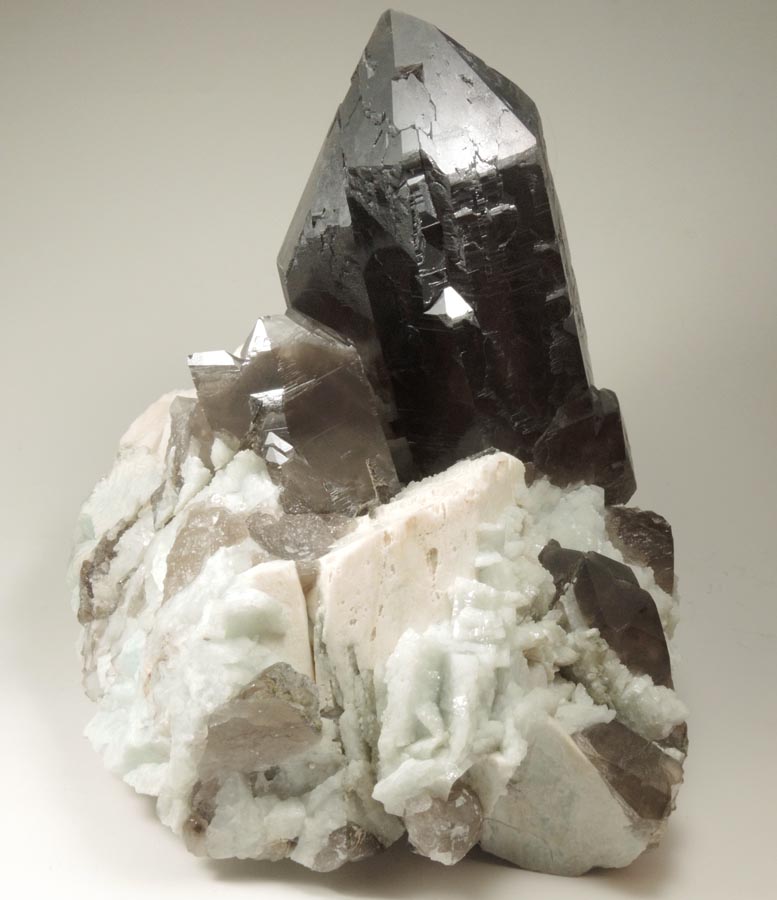 Quartz var. Smoky Quartz (Dauphin Law Twins) on Microcline and Albite from Moat Mountain, west of North Conway, Carroll County, New Hampshire