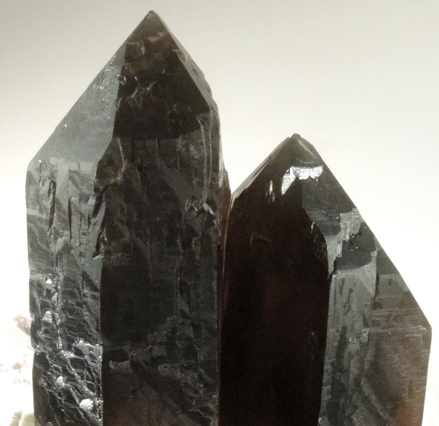 Quartz var. Smoky Quartz (Dauphin Law Twins) on Microcline and Albite from Moat Mountain, west of North Conway, Carroll County, New Hampshire