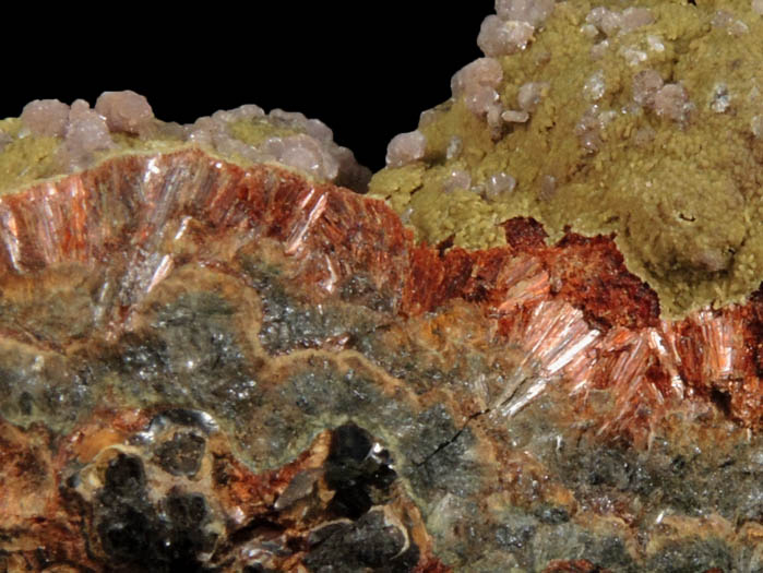 Strengite on Kidwellite over Beraunite from Coon Creek Mine, Polk County, Arkansas